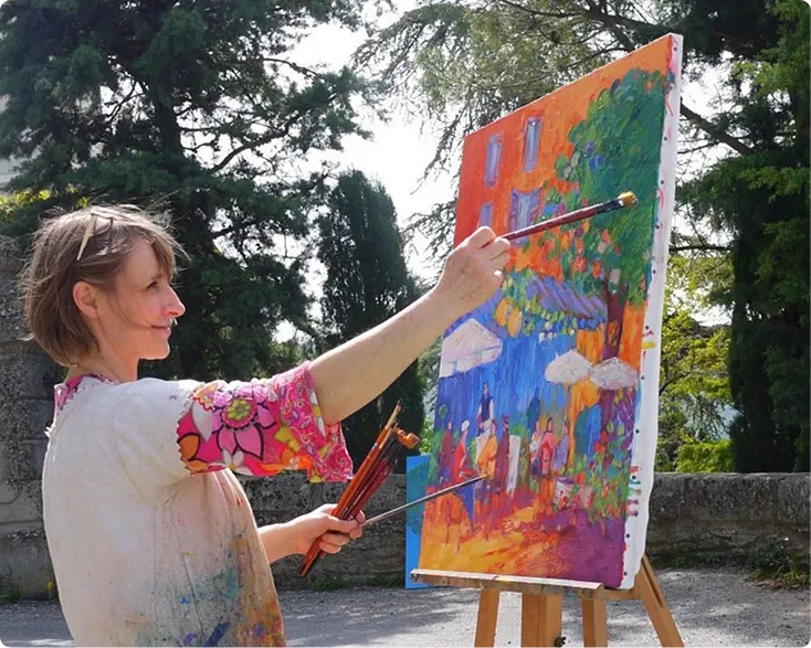 Marjolène Lasne, ses pinceaux et son chevalet